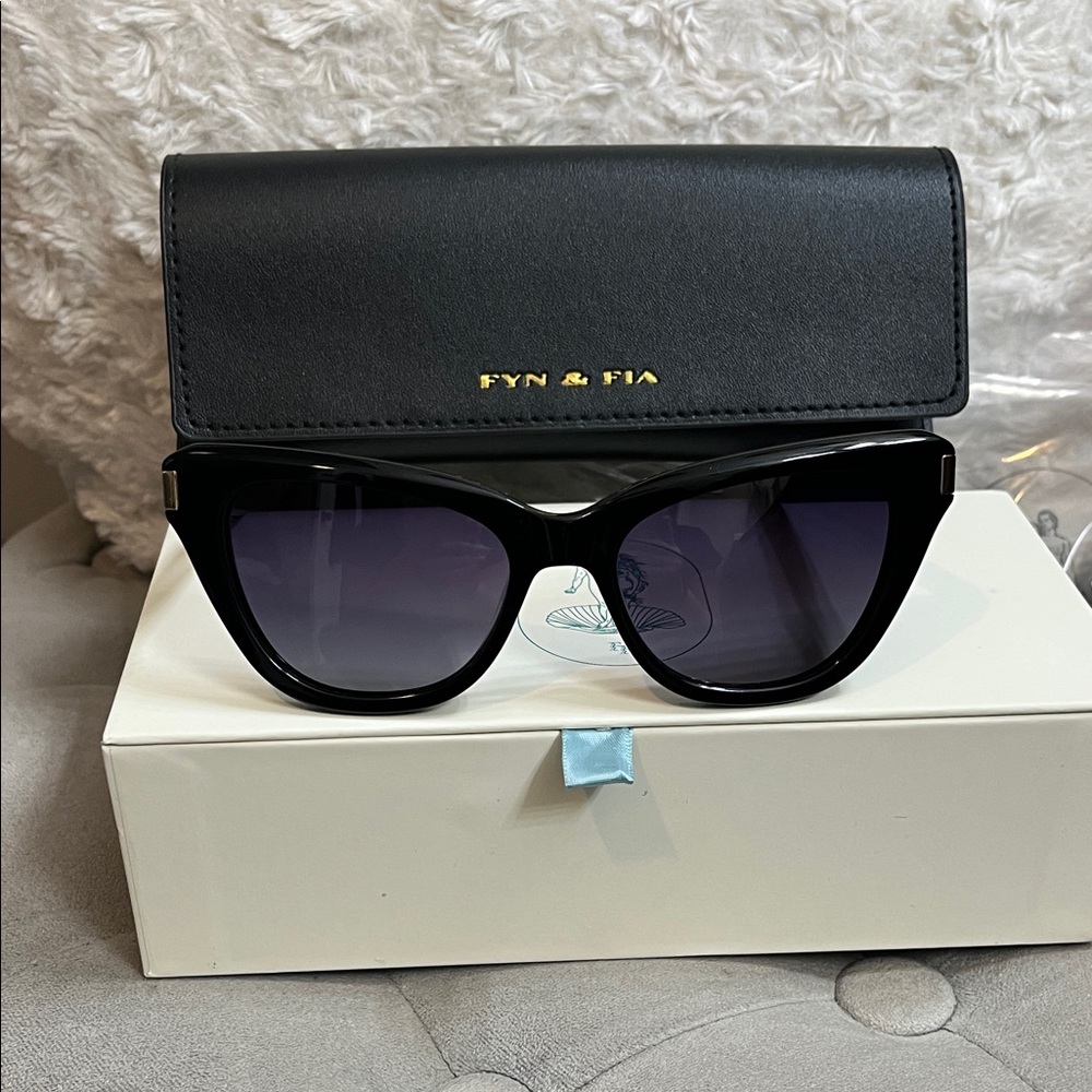 Black Fyn & Fia designer Cat-Eye Sunglasses with Case